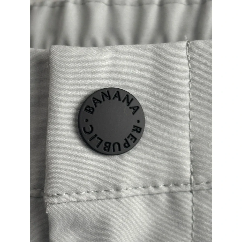 Banana Republic Pants Men's Gray Motion Tech Hybrid Jogger Travel Size‎ 30 NWT